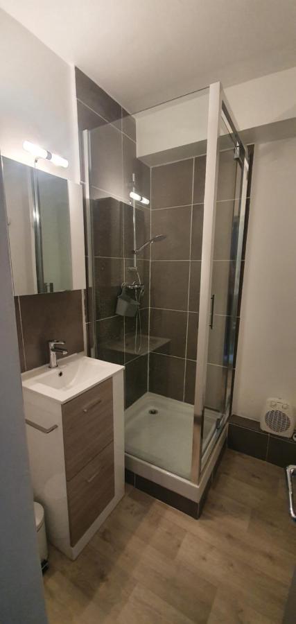 4 à 5 Personnes Saint Jean Montclar Appartement *